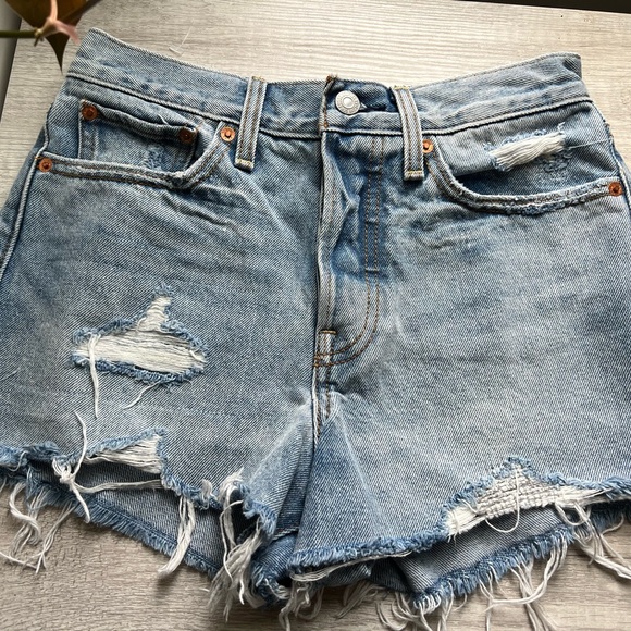Levi’s shorts - Picture 2 of 8